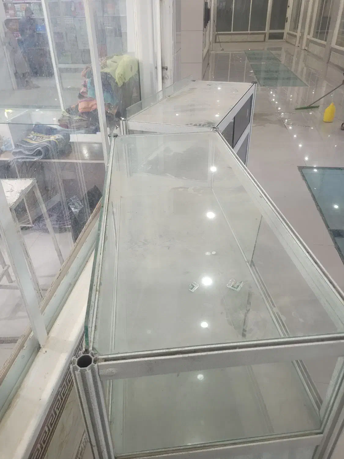 ویترین آلمینیومی کاملا سالم|فروشگاه و مغازه|ایرانشهر, |دیوار