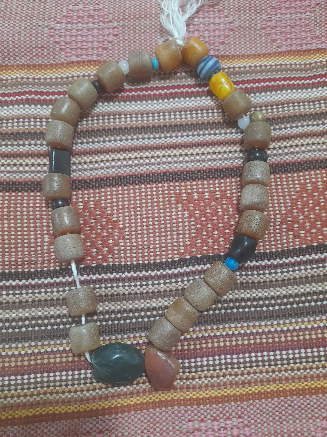 گردنبندقدیمی|کلکسیون اشیاء عتیقه|رامند, |دیوار