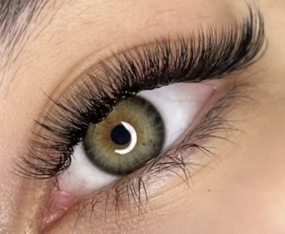 ابرو و مژه|خدمات آرایشگری و زیبایی|لاهیجان, شیشه گران|دیوار