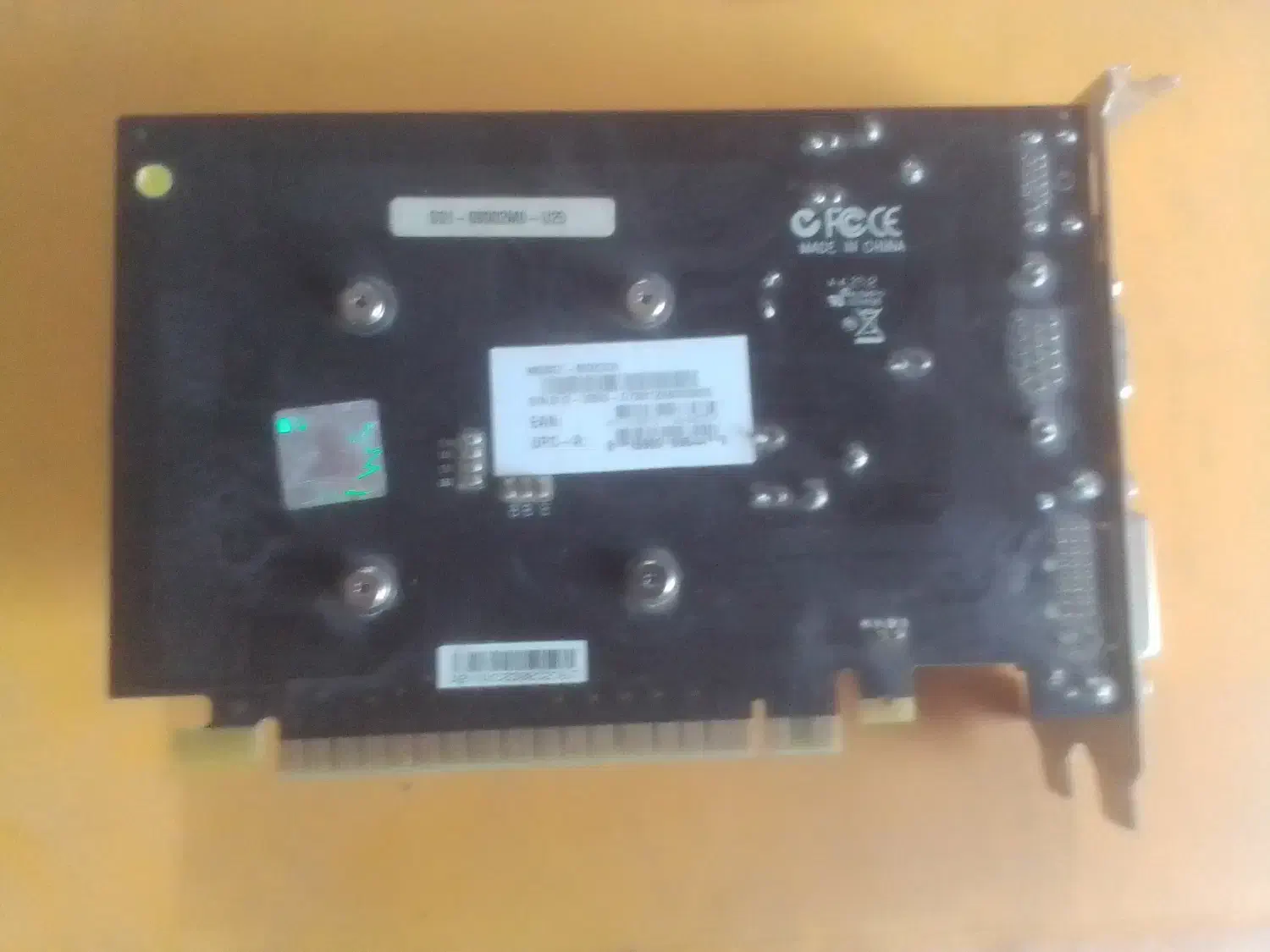 گرافیک یک گیگ|قطعات و لوازم جانبی رایانه|اصفهان, برازنده|دیوار