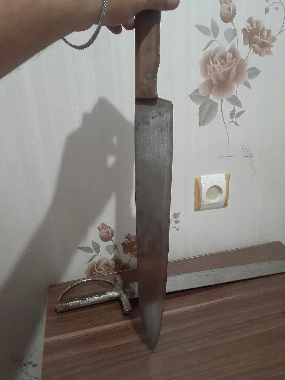 چاقو قصابی وساعت کوکی|ظروف پختوپز|گرگان, |دیوار