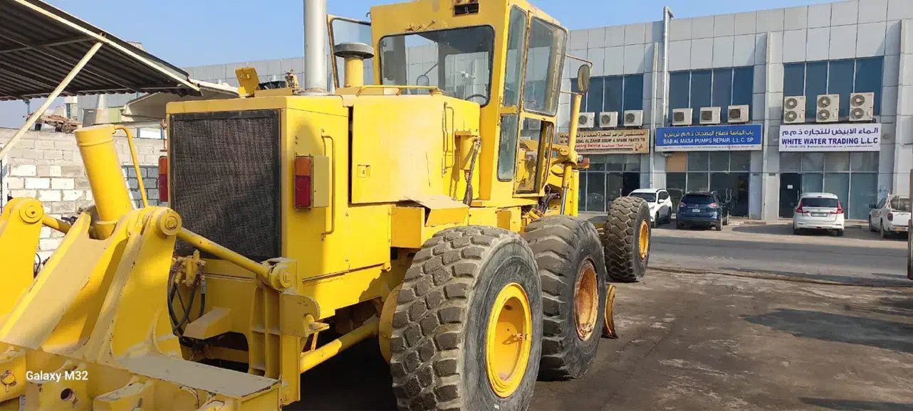 گریدر فوقالعاده تمیز آماده کارِ سنگین|خودرو سنگین|اصفهان, تخت فولاد|دیوار