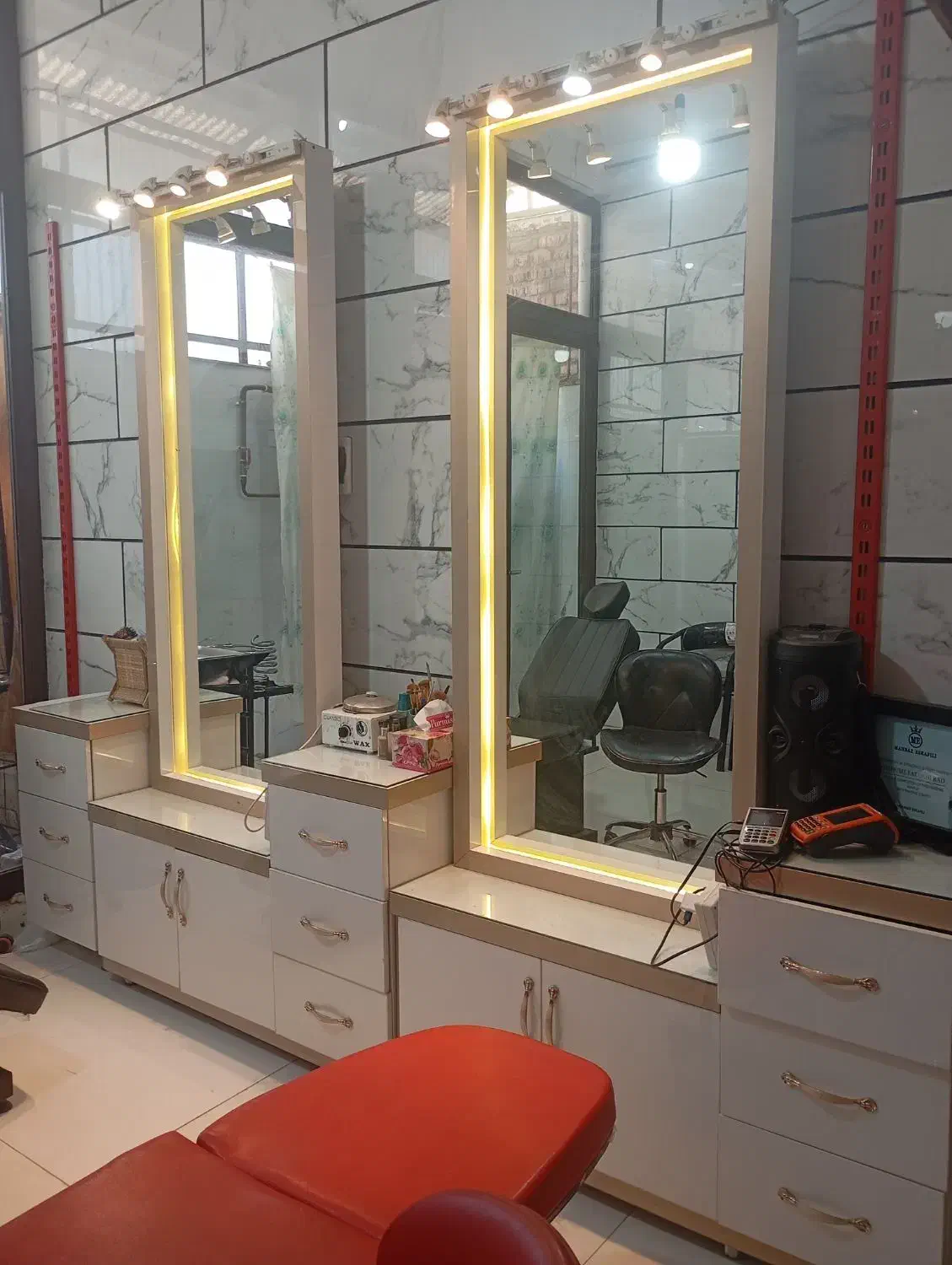 تجهیزات سالن زیبایی|آرایشگاه و سالنهای زیبایی|قزوین, |دیوار