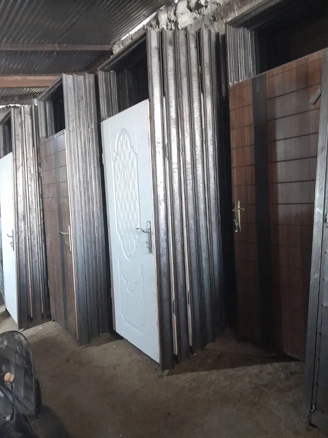 درب انباری حیاط سرویس و پنجره سمساری کوهکن|مصالح و تجهیزات ساختمان|زابل, |دیوار