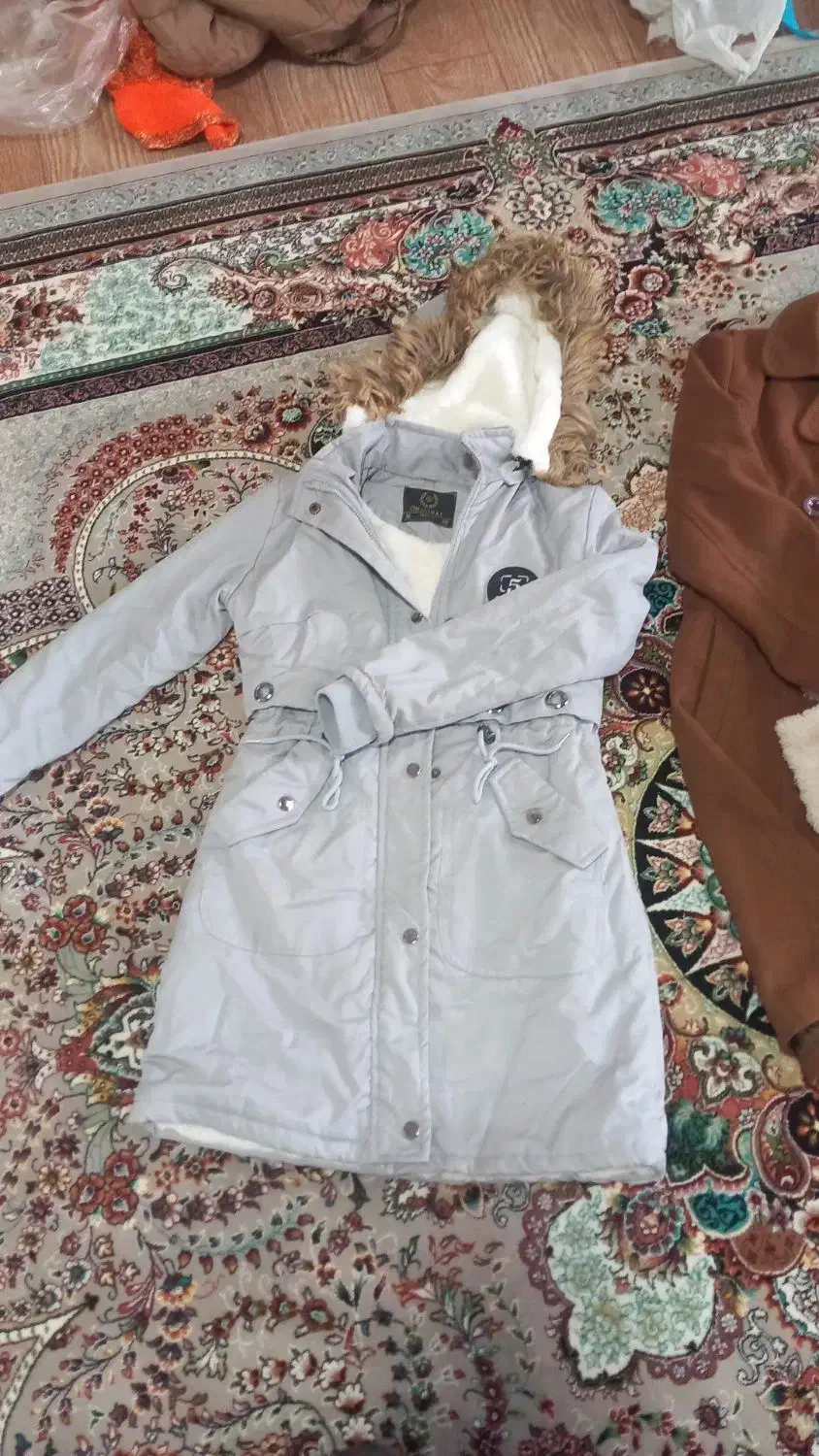 پالتوی نو|لباس|بندر ترکمن, |دیوار