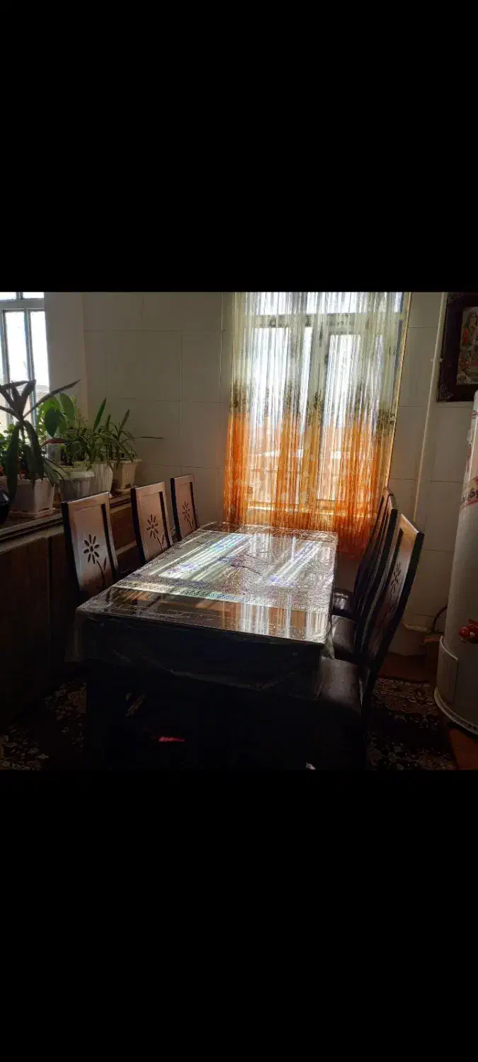 میز نهار خوری ۶ نفره.میز تلفن.مینی بوفه.|میز و صندلی غذاخوری|کنگاور, |دیوار