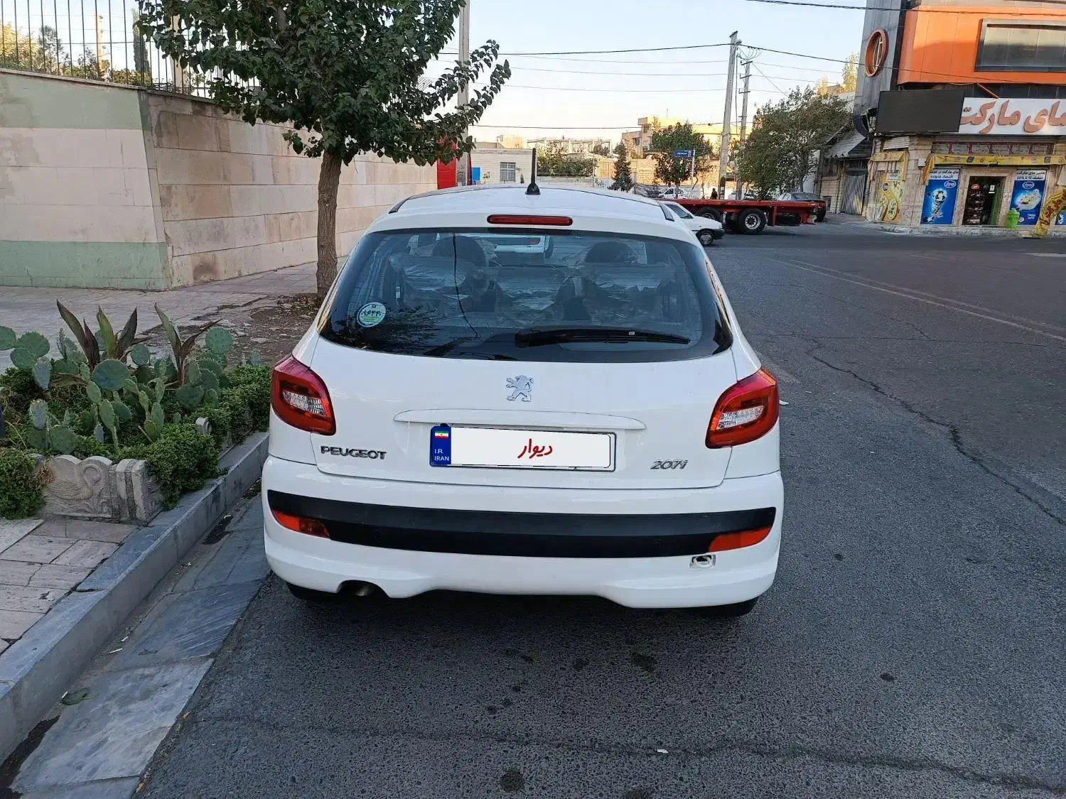 پژو 207پاناروما دنده‌ای مدل402 سفید بدون خط وخش|خودرو سواری و وانت|اندیشه, اندیشه فاز ۳|دیوار