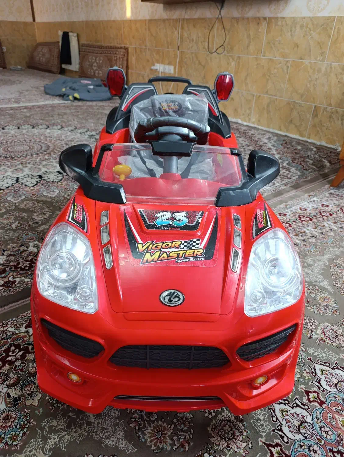 ماشین شارژی سالم سالم و آماده استفاده سفارش اروپا|اسباببازی بچه|شیراز, کاراندیش|دیوار