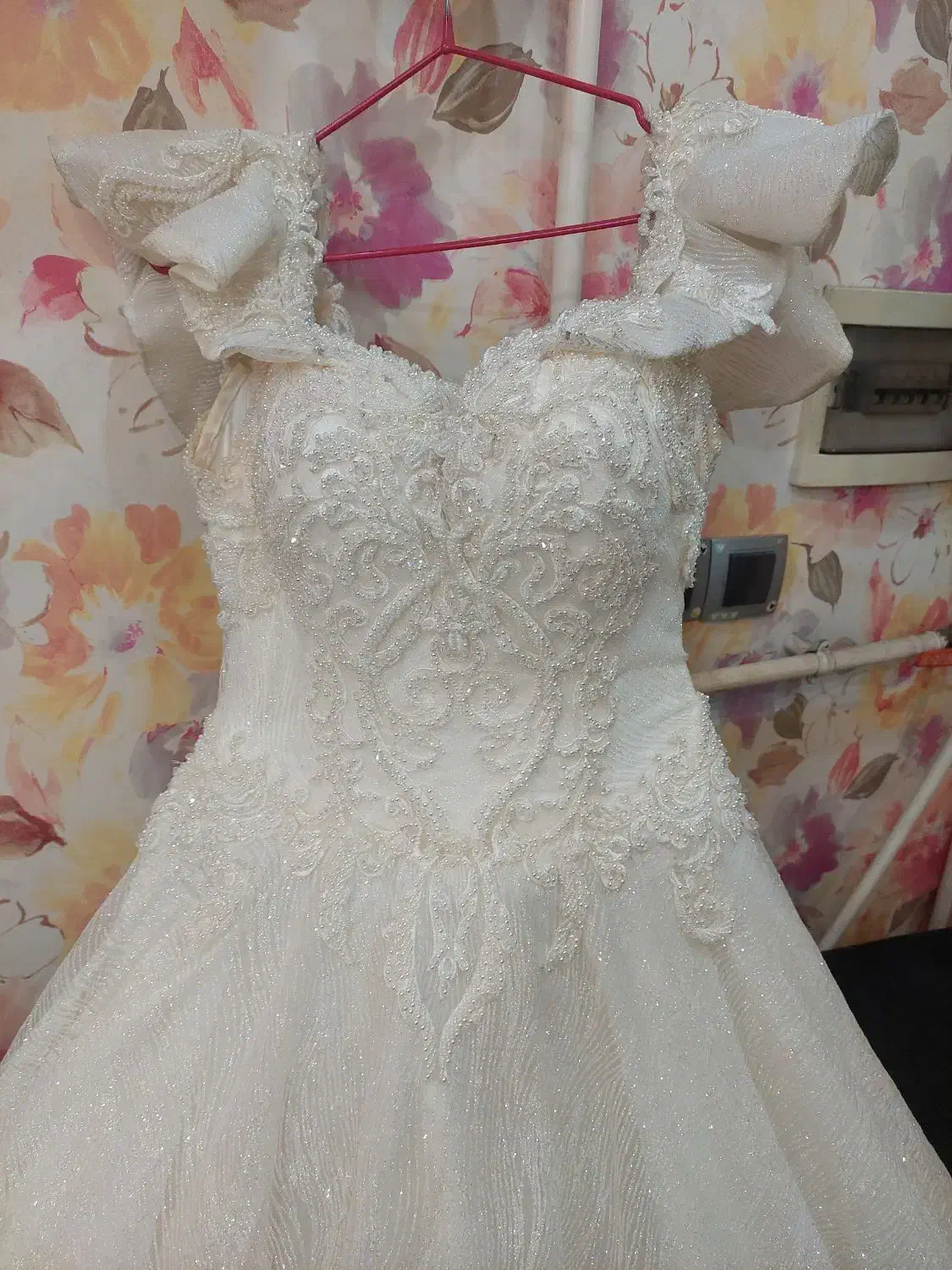 لباس عروس|لباس|لاهیجان, شهید آوینی|دیوار