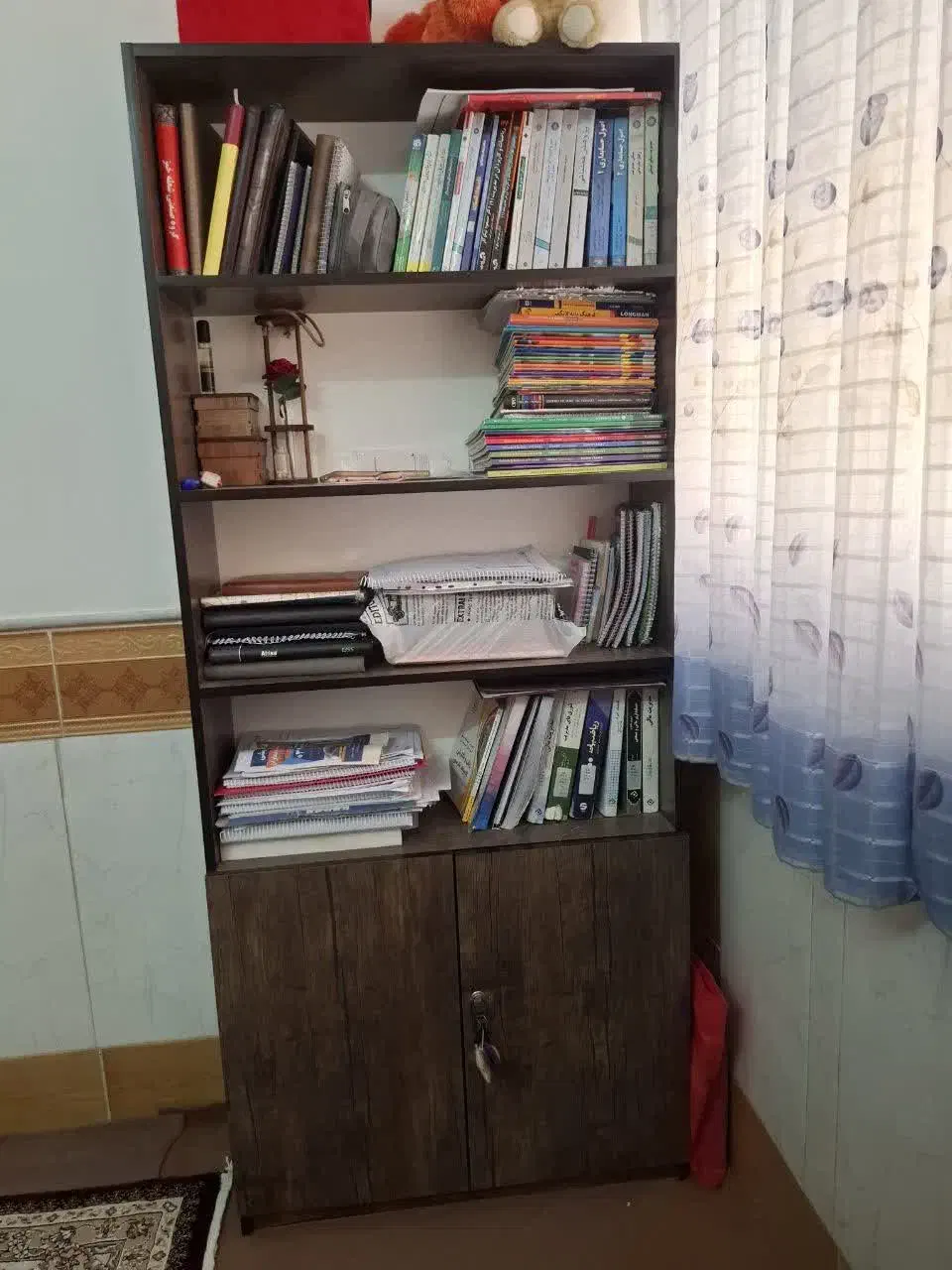 کتابخانه|کتابخانه، شلف، قفسه‌های دیواری|قم, شاه ابراهیم|دیوار