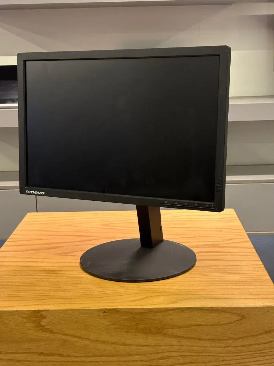 مانیتور استوک لنوو ThinkVision T2054p|قطعات و لوازم جانبی رایانه|تهران, میدان ولیعصر|دیوار
