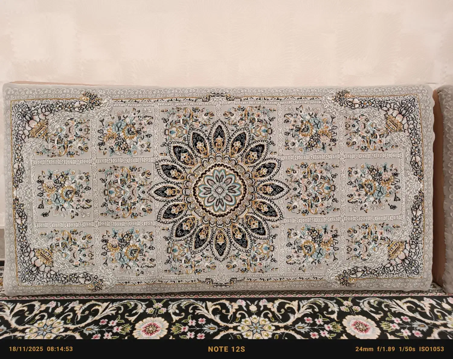 پشتی در حد نو|پشتی|بیرجند, |دیوار