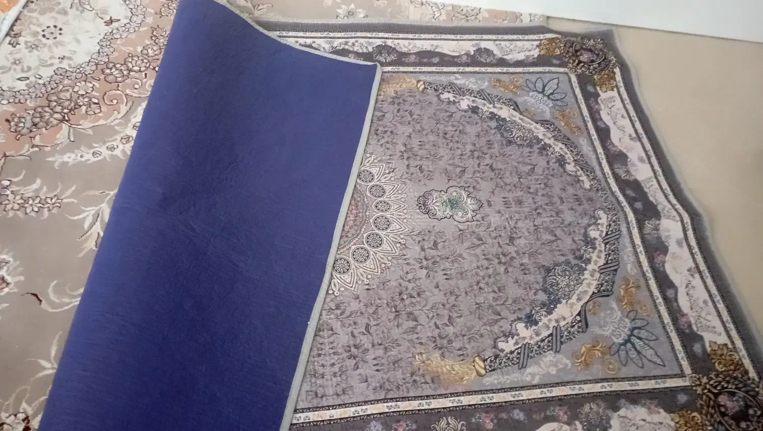 قالیچه|روفرشی|نیشابور, کوی فرهنگیان|دیوار