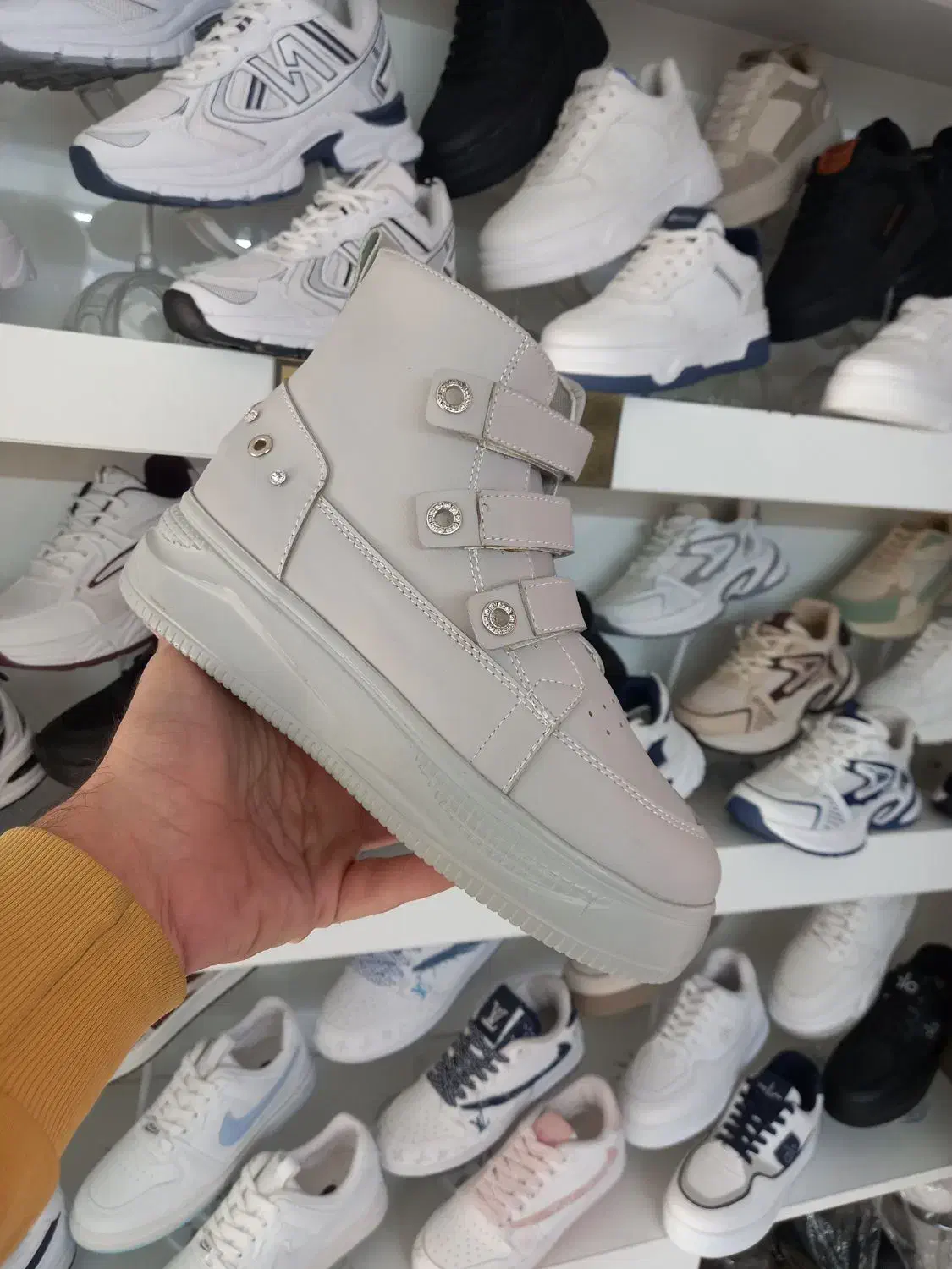 نیم بوت  ۳ چسب|کیف، کفش، کمربند|قم, جهان بینی|دیوار