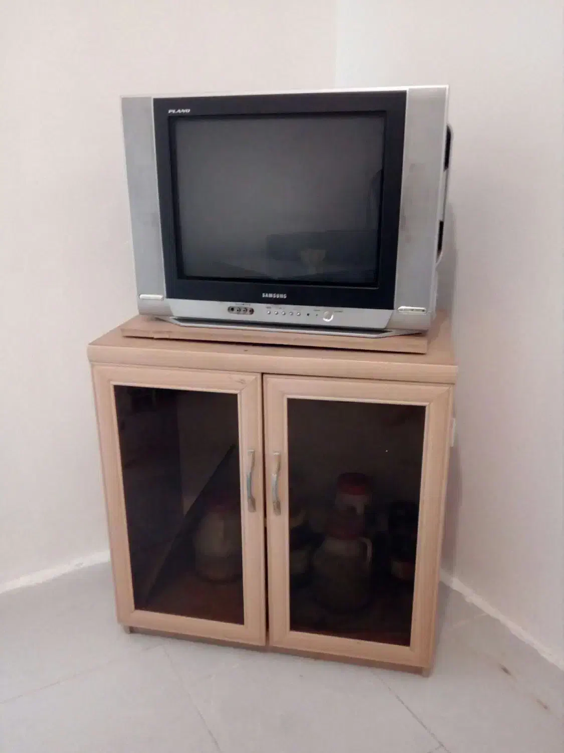 تلویزیون سامسونگ با میز|تلویزیون و پروژکتور|هشتگرد, فاز ۳ مهستان|دیوار