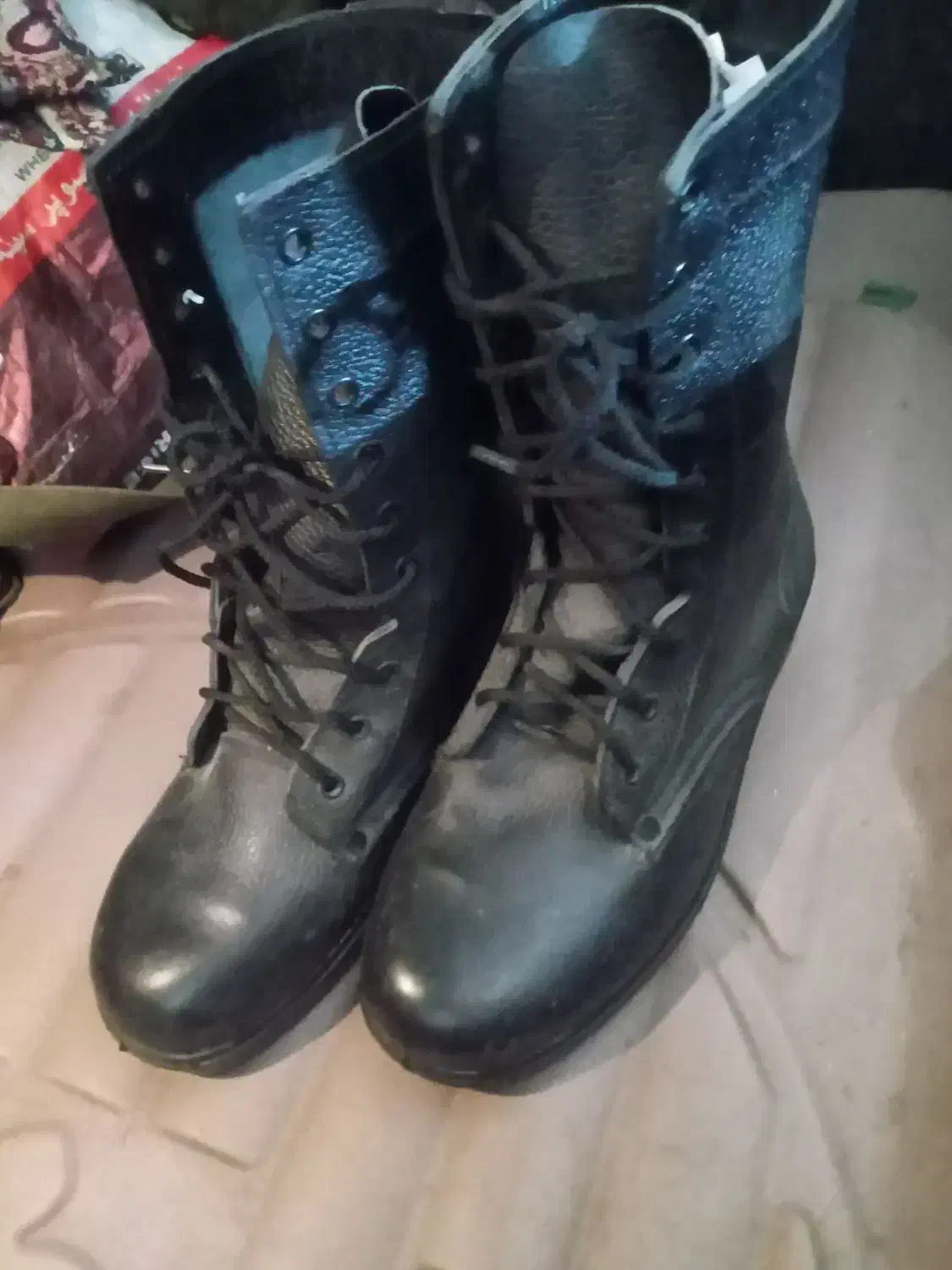 پوتین چرم طبیعی|کیف، کفش، کمربند|اندیشه, اندیشه فاز ۳|دیوار