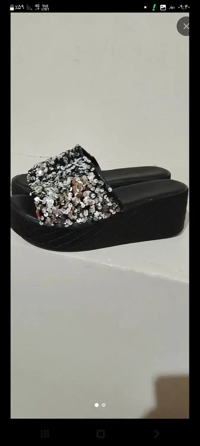 کیف ودمپایی|کیف، کفش، کمربند|میانه, |دیوار