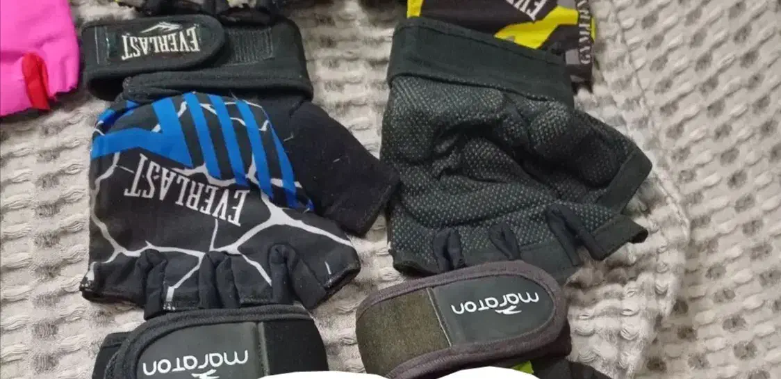 دستکش ورزشی فوتبال باشگاه بدنسازی کتونی لباس گرمکن|تجهیزات ورزشی|تهران, شیوا|دیوار