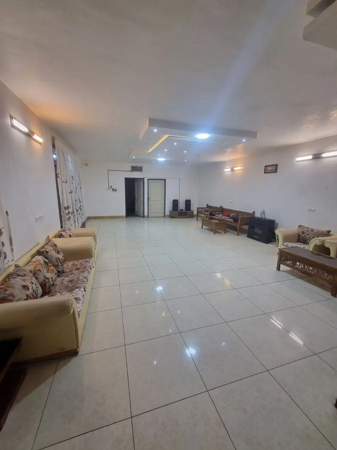 اجاره باغ ویلا/تولد/دورهمی|اجارهٔ کوتاه‌مدت ویلا و باغ|اصفهان, زیار|دیوار