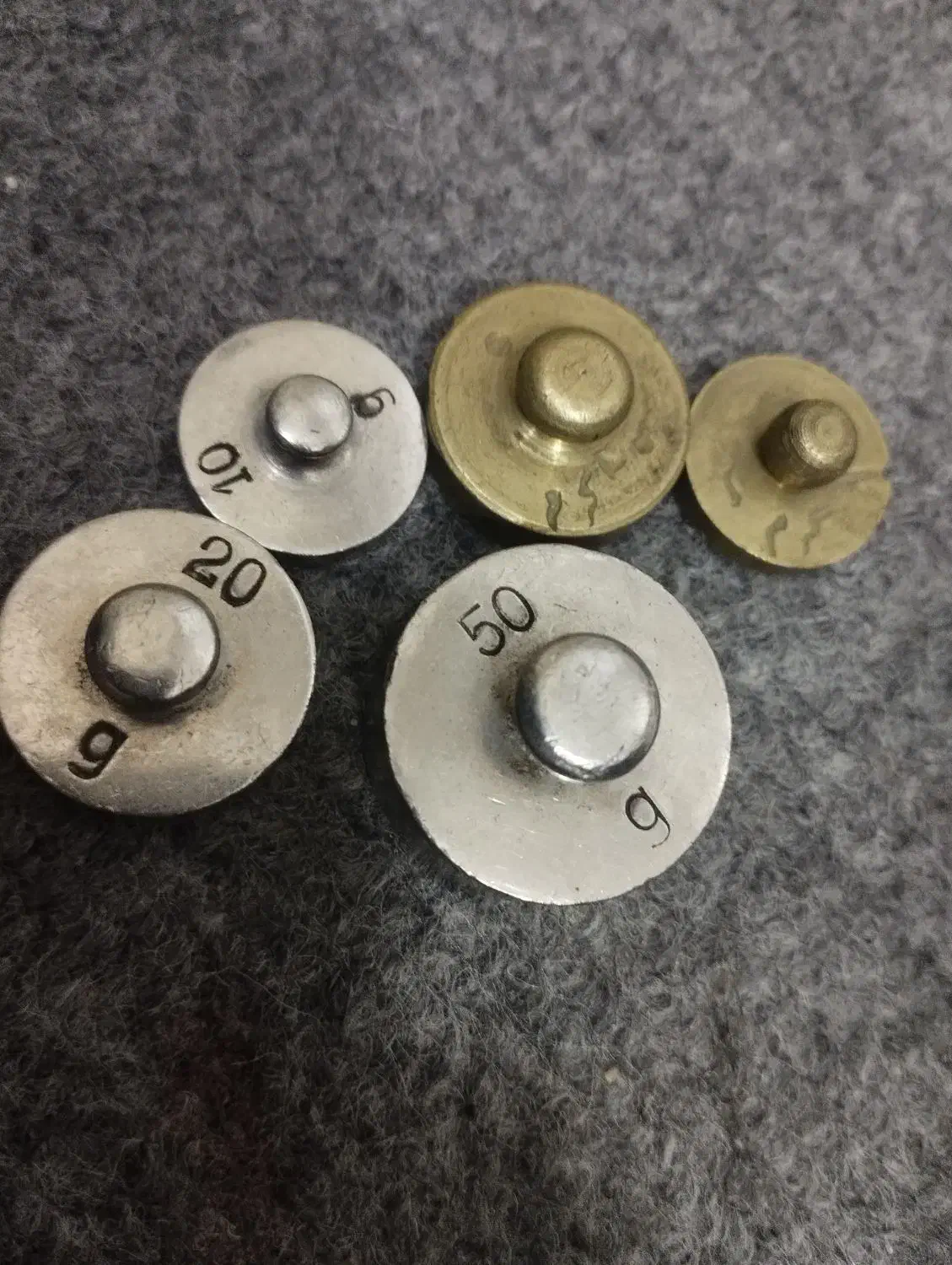 سنگ ترازو|کلکسیون اشیاء عتیقه|ری, شهرک نظامی|دیوار