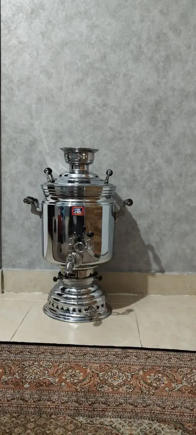 فروش سماور بزرگ کاملانوواستفاده نشده|سماور، چایساز، قهوهساز|باسمنج, |دیوار