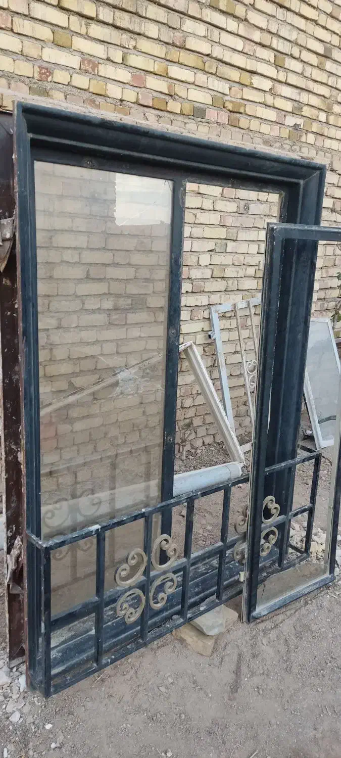 در و پنجره آهنی دست دو سالم وتمیز|مصالح و تجهیزات ساختمان|دشتابی, |دیوار