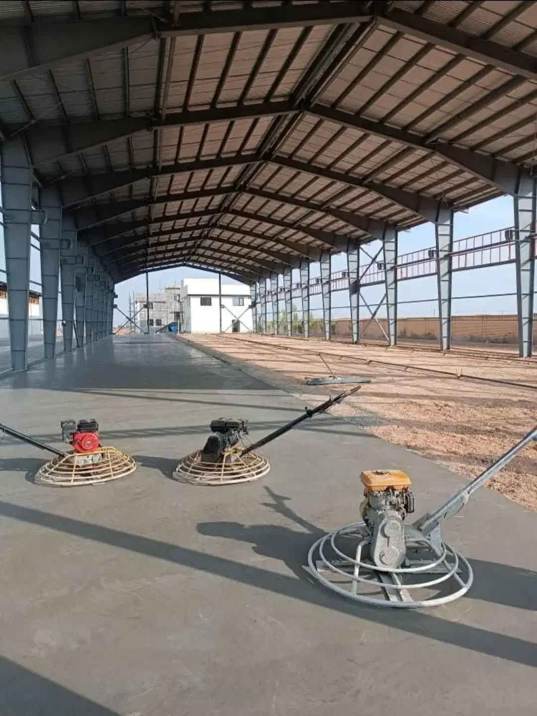 اجرای بتن ریزی.کفسازی با ماله برقی|خدمات پیشه و مهارت|خمینیشهر, |دیوار