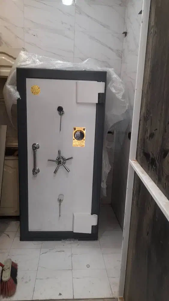 گاوصندوق طلافروشی آسانسوری بانکی گاو صندوق|عمده‌فروشی|رشت, چله خانه|دیوار