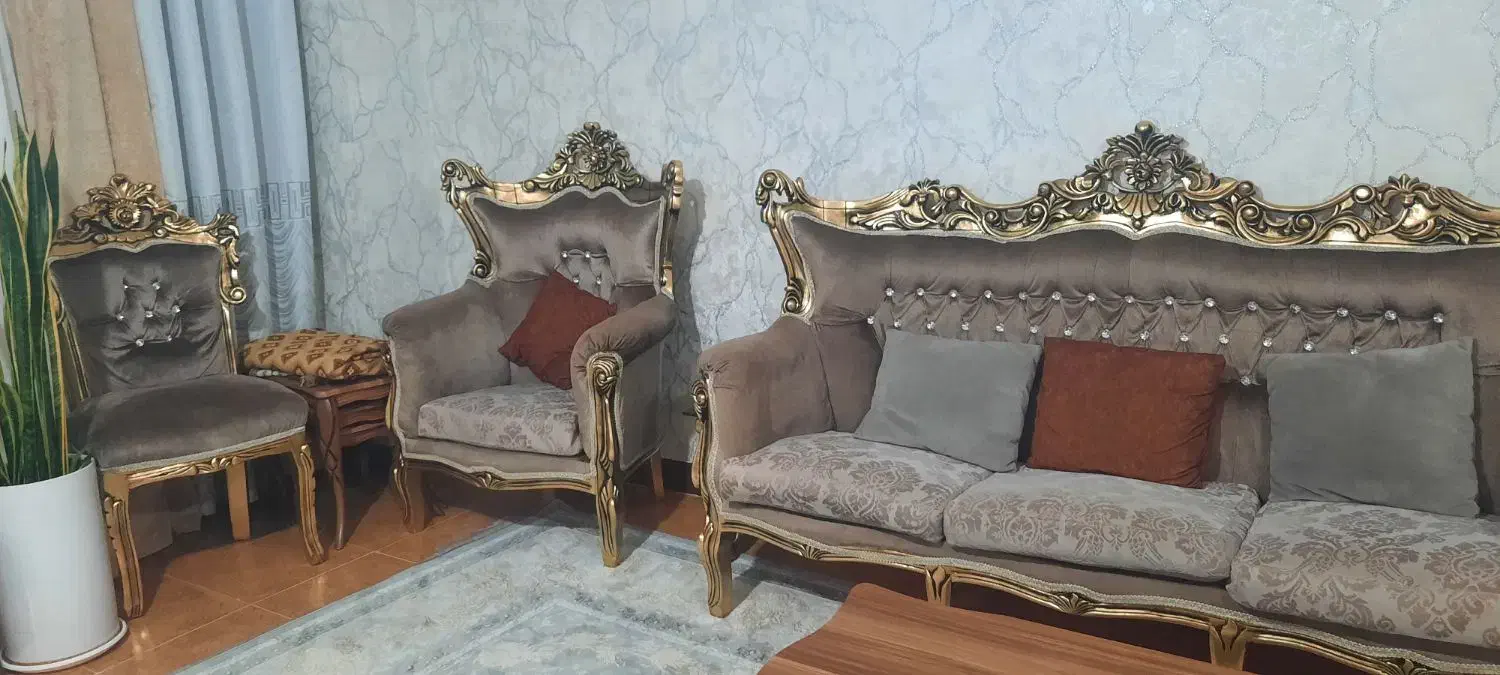 مبل سلطنتی در حد نو|مبلمان خانگی و میز عسلی|محمدشهر, همایون ویلا|دیوار