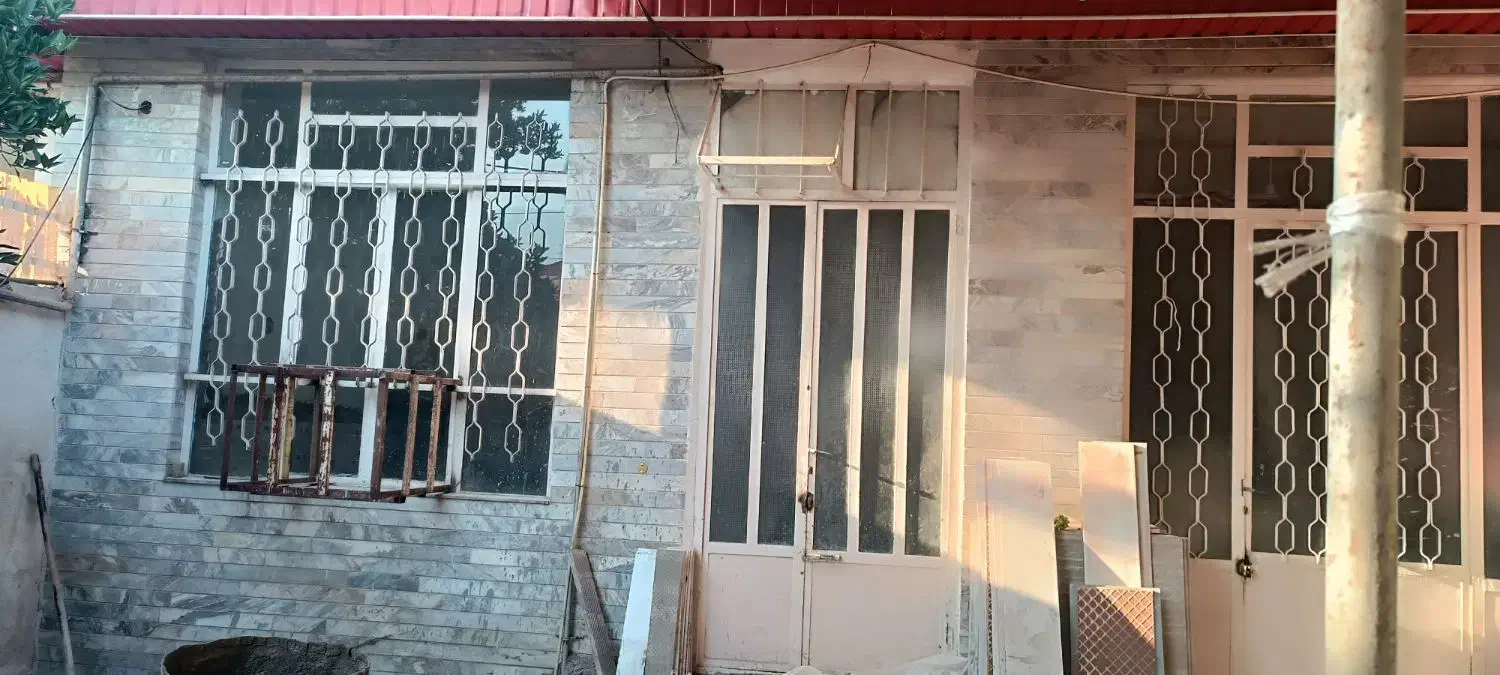 درب پنجره قوطی قدیمی سنگین وزن با شیشه  حفاظ و رنگ|مصالح و تجهیزات ساختمان|علی‌آباد کتول, |دیوار