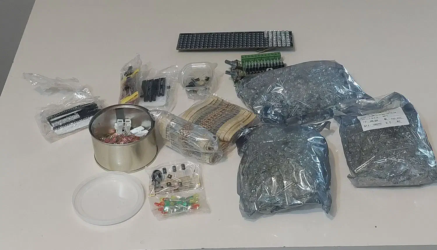 ال ای دی کلاهی|قطعات و لوازم جانبی رایانه|مشهد, شهرآرا|دیوار