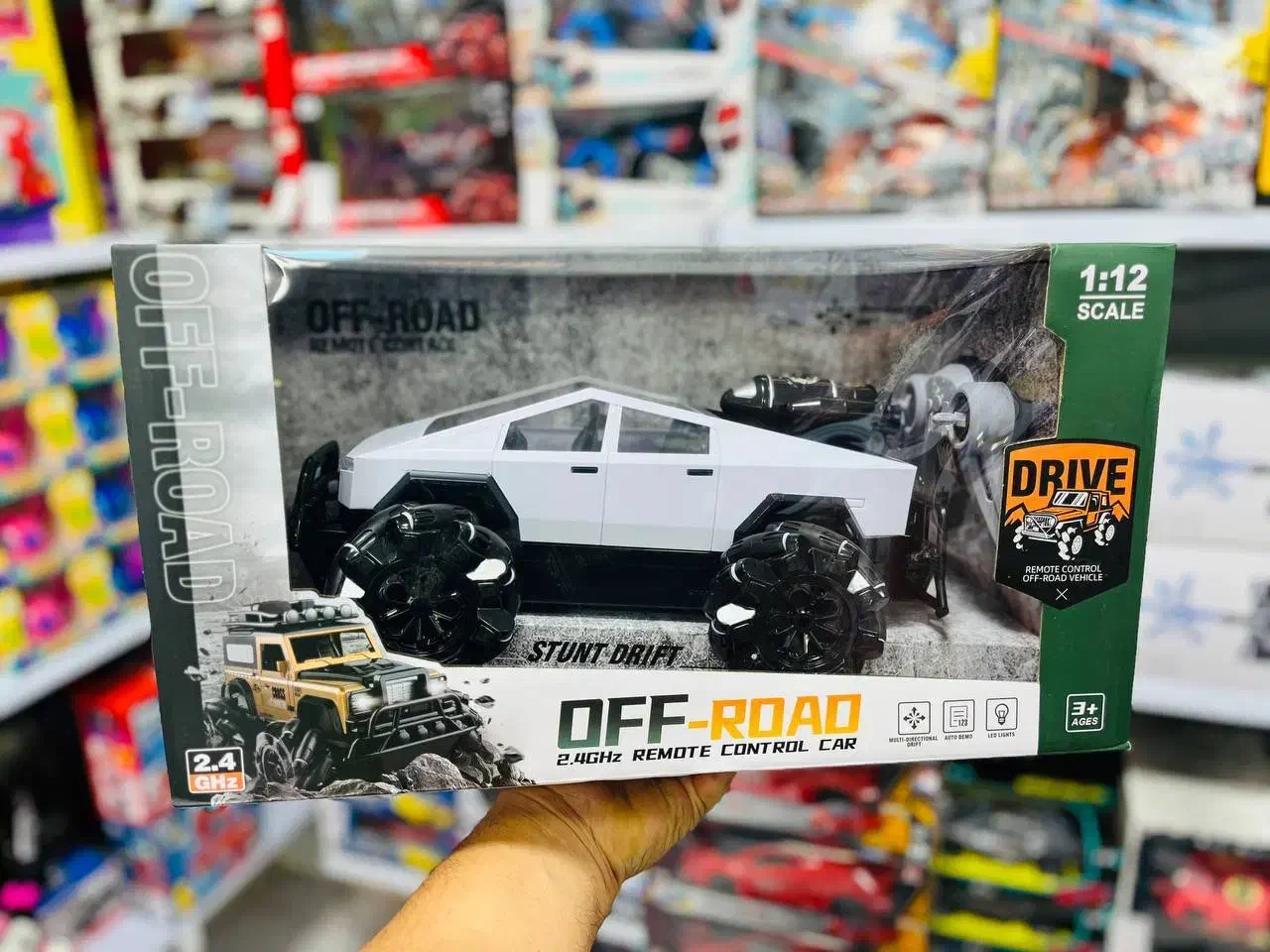 ماشین سایبرتراک کنترلی و macqueen|اسباب‌‌بازی|آفتاب, |دیوار