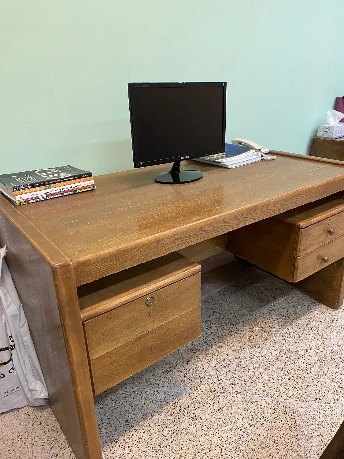 میز چوبی اداری|مبلمان اداری|سمنان, |دیوار