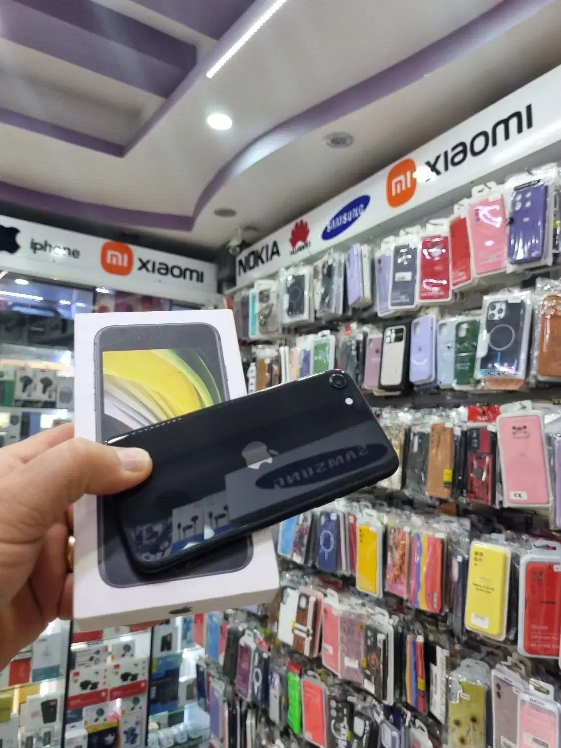 ایفون se 2020 گیگ۱۲۸ کارکرده|موبایل|صومعهسرا, |دیوار