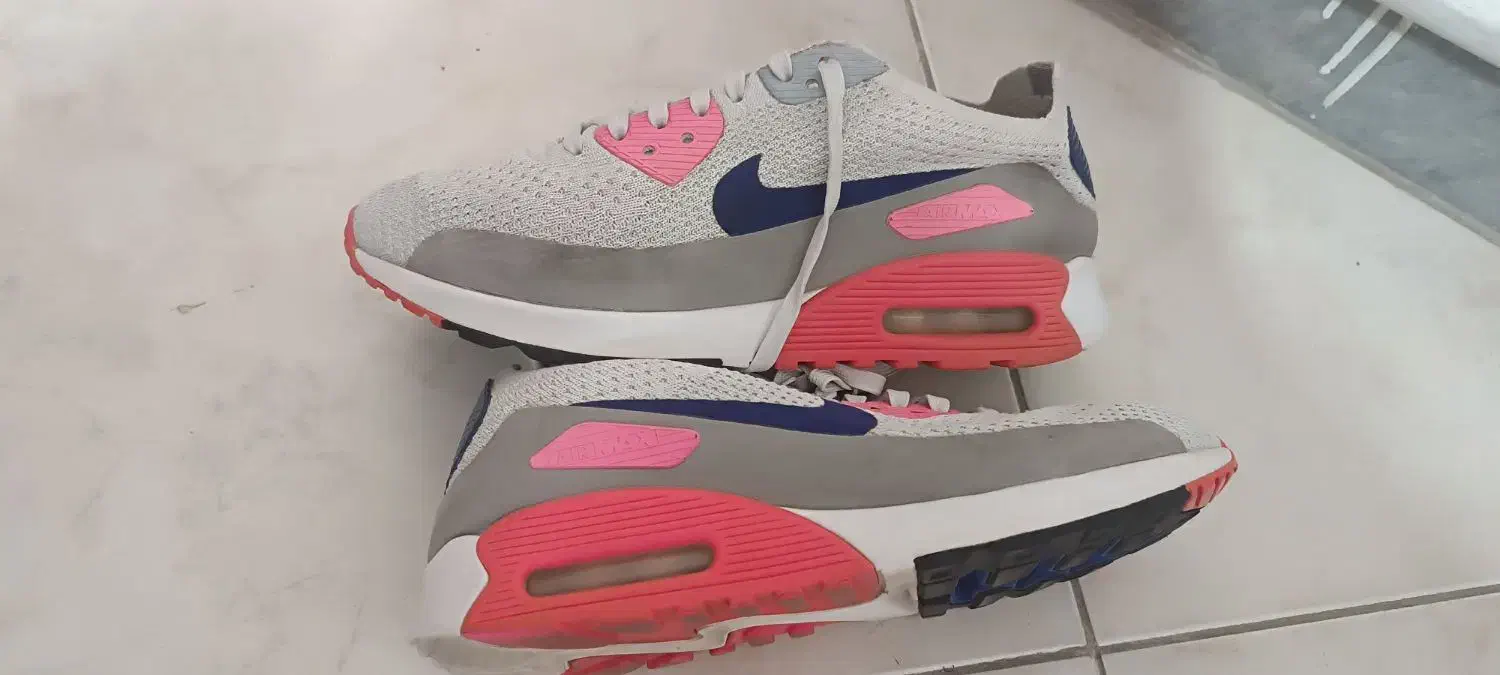 کتانی نایک ایر مکس|کیف، کفش، کمربند|اندیشه, اندیشه فاز ۴|دیوار