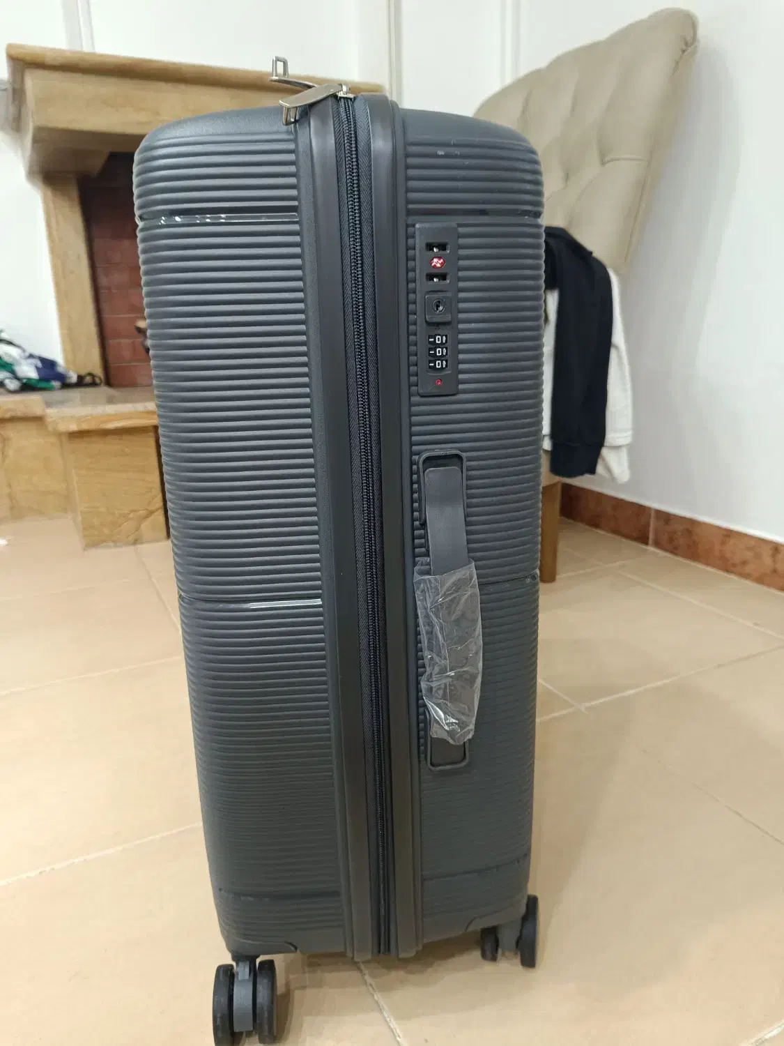 چمدان مسافرتی خارجی سایز بزرگ|کیف، کفش، کمربند|گرگان, |دیوار