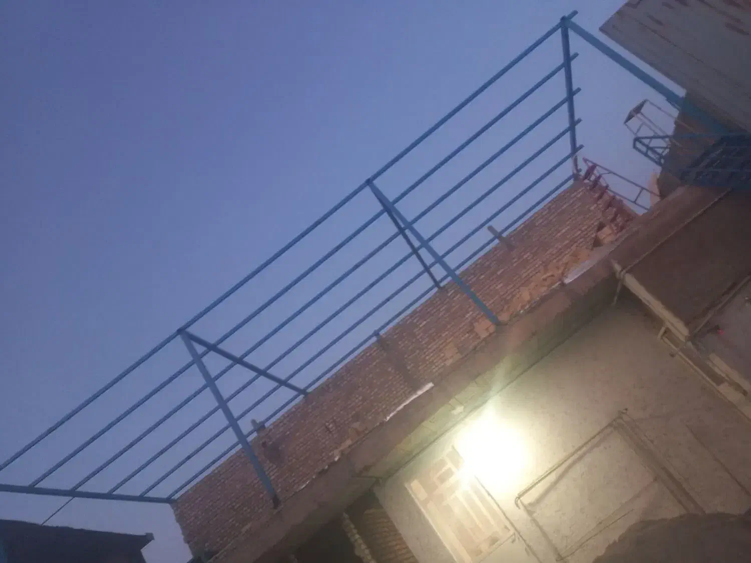 جوشکاری سیار و اجرای سقف شیروانی|خدمات پیشه و مهارت|یزد, |دیوار