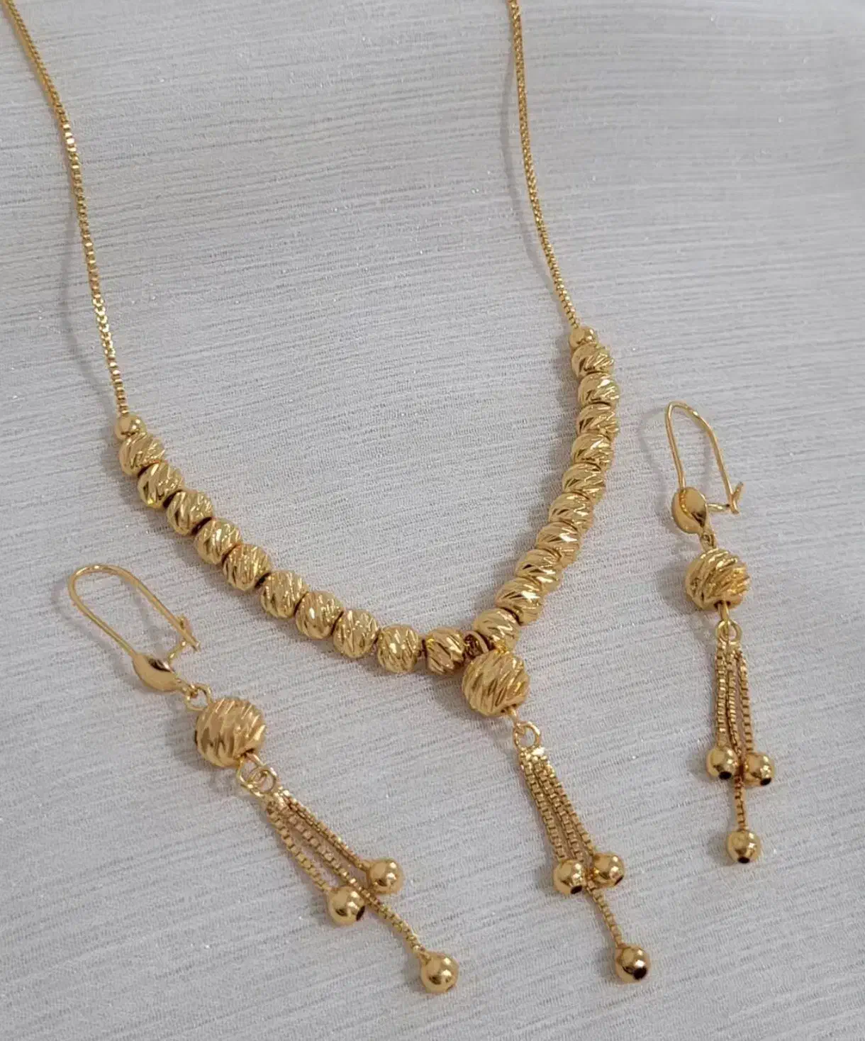 کویین گالری|بدلیجات|تهران, نیروی هوایی (پیروزی)|دیوار