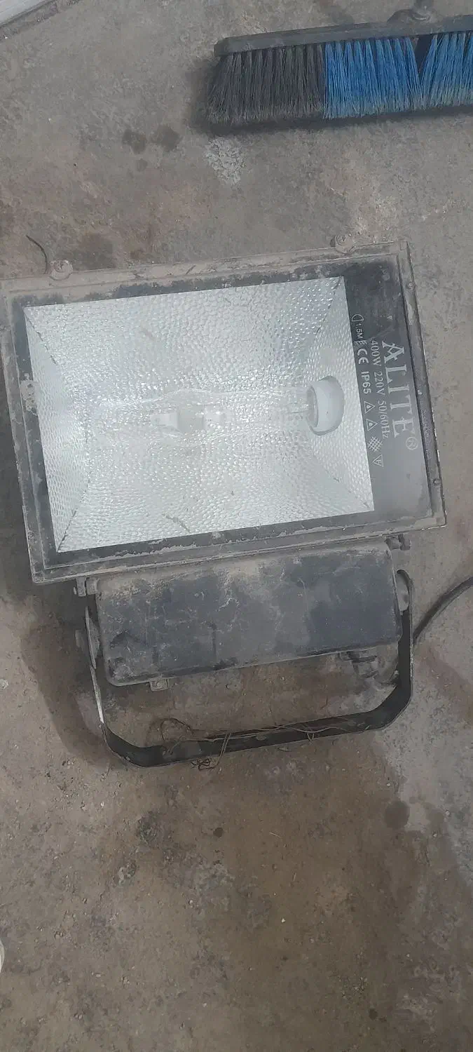 پروژکتور ۴۰۰ وات بزرگ آفتابی سالم ۳عدد|لامپ و چراغ|رباط‌کریم, رباط‌کریم|دیوار