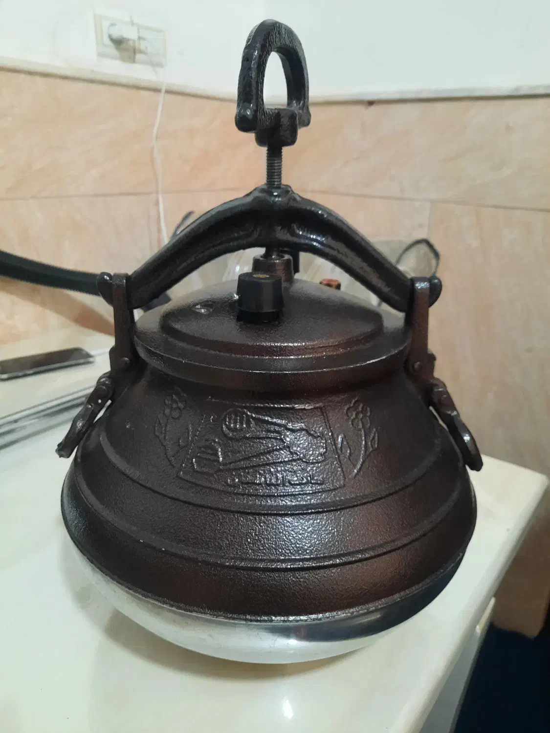 دو عدد زودپز|ظروف پخت‌وپز|قم, دروازه ری|دیوار