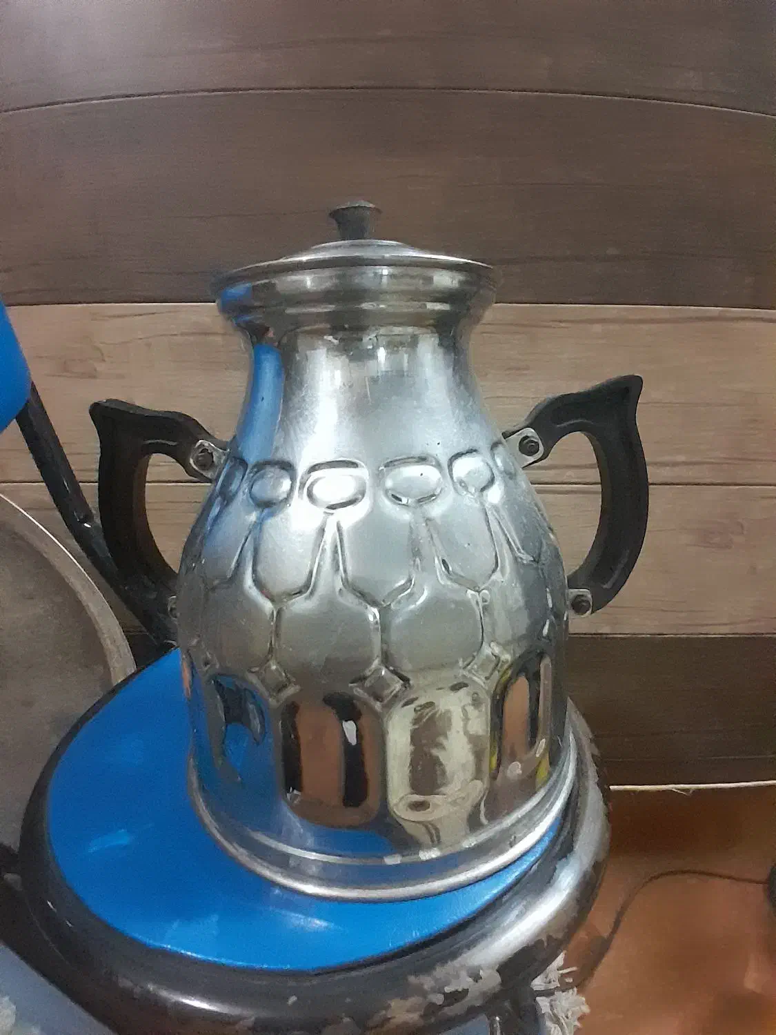 قدیمی کتری برنجی|قوری، کتری، قهوهساز دستی|اصفهان, باتون|دیوار