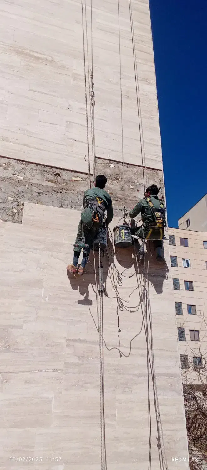 کار در ارتفاع پیچرولپلاک نماکاردرارتفاع عایق شستشو|خدمات پیشه و مهارت|صدرا-فارس, فاز ۱|دیوار