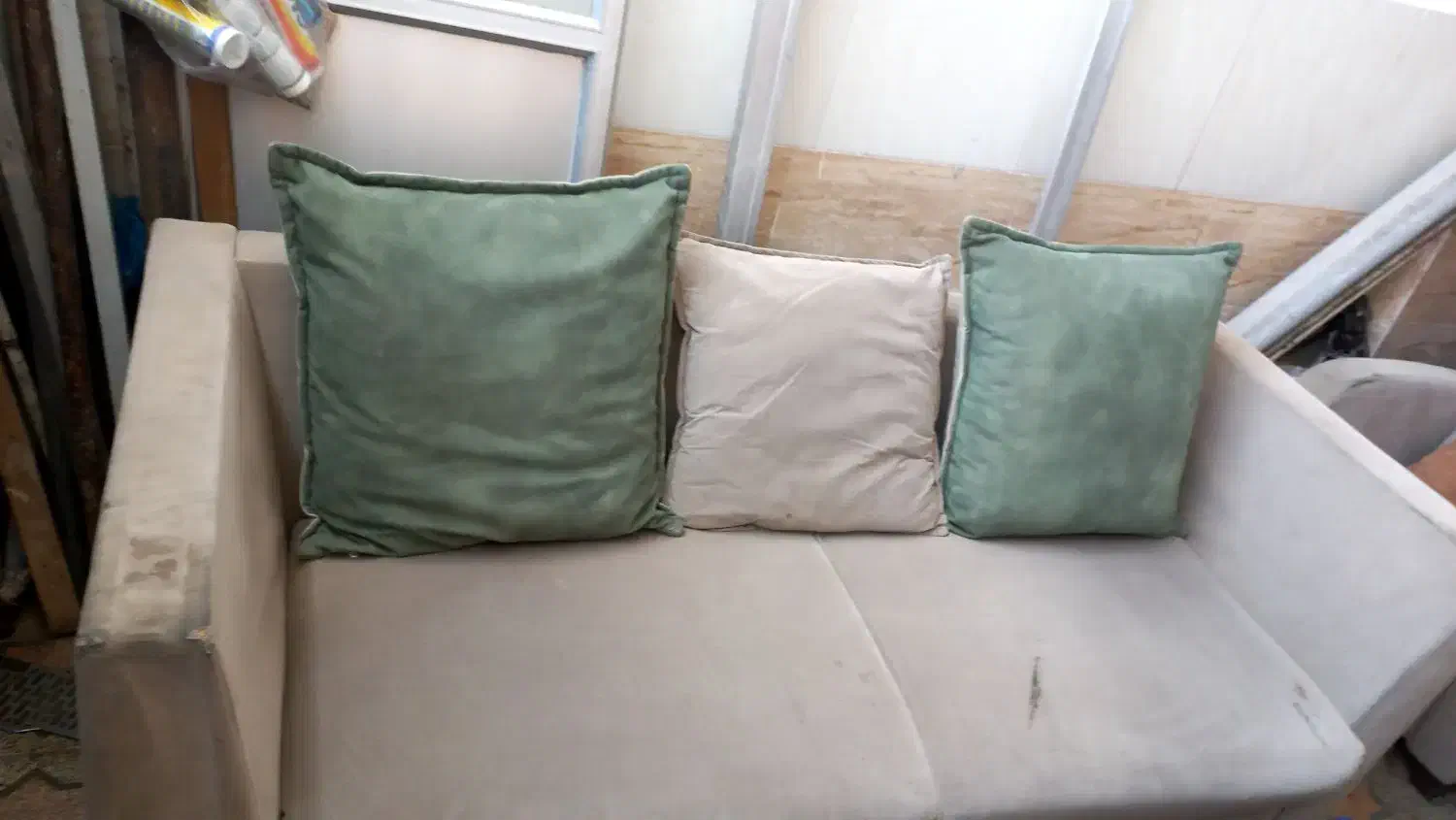 مبل و کوسن|مبلمان خانگی و میز عسلی|رشت, عینک|دیوار