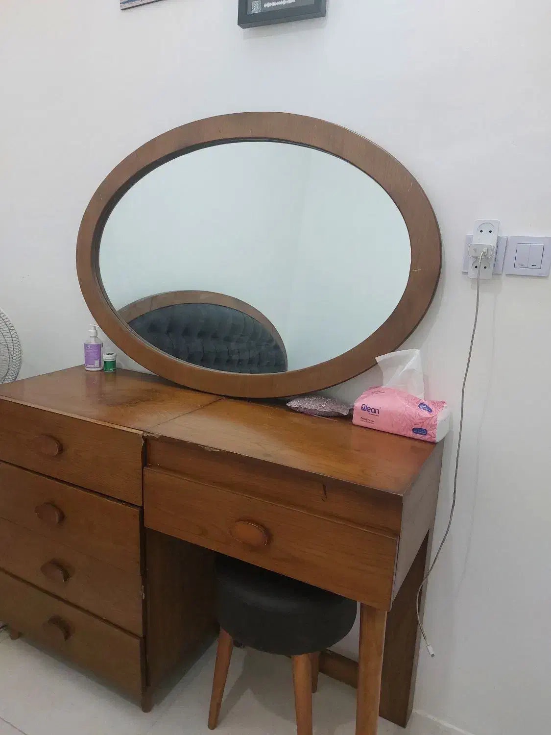 تخت و آینه ومیز لوازم آرایشی|تخت و سرویس خواب|مشهد, جانباز|دیوار