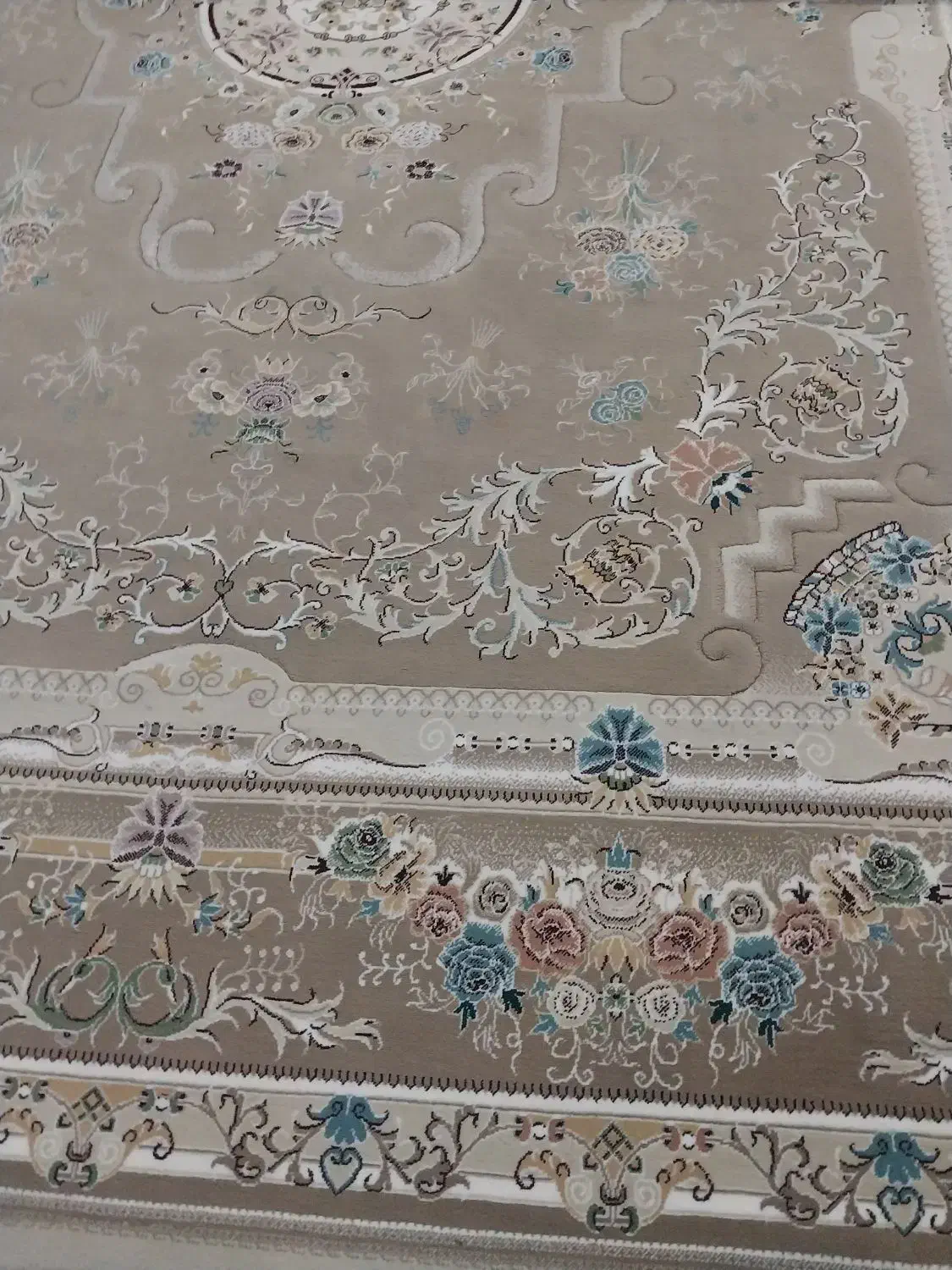 فرش ۷۰۰شانه|فرش|شاهین‌شهر, خانه کارگر|دیوار