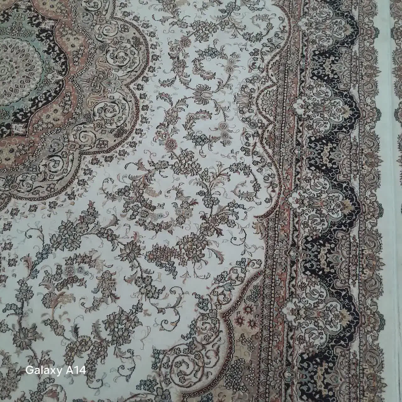 ۲ تخته فرش ۹ متری در حدنو بدون سوختگی و پارگی|فرش|زرندیه, |دیوار