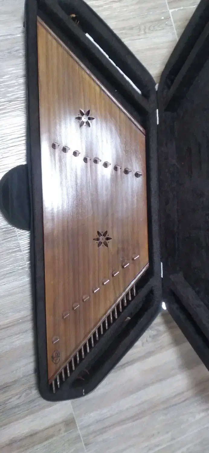 سنتور نو|سازهای سنتی|کیش, |دیوار