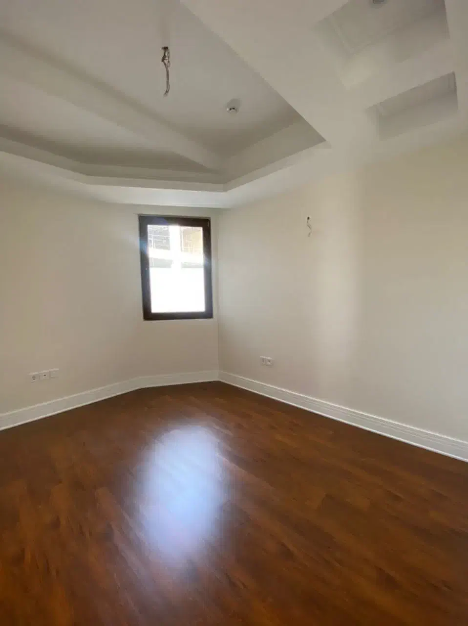 ۱۸۵مترزعفرانیه مشرف به ۱۵۰۰متر باغ ویلا