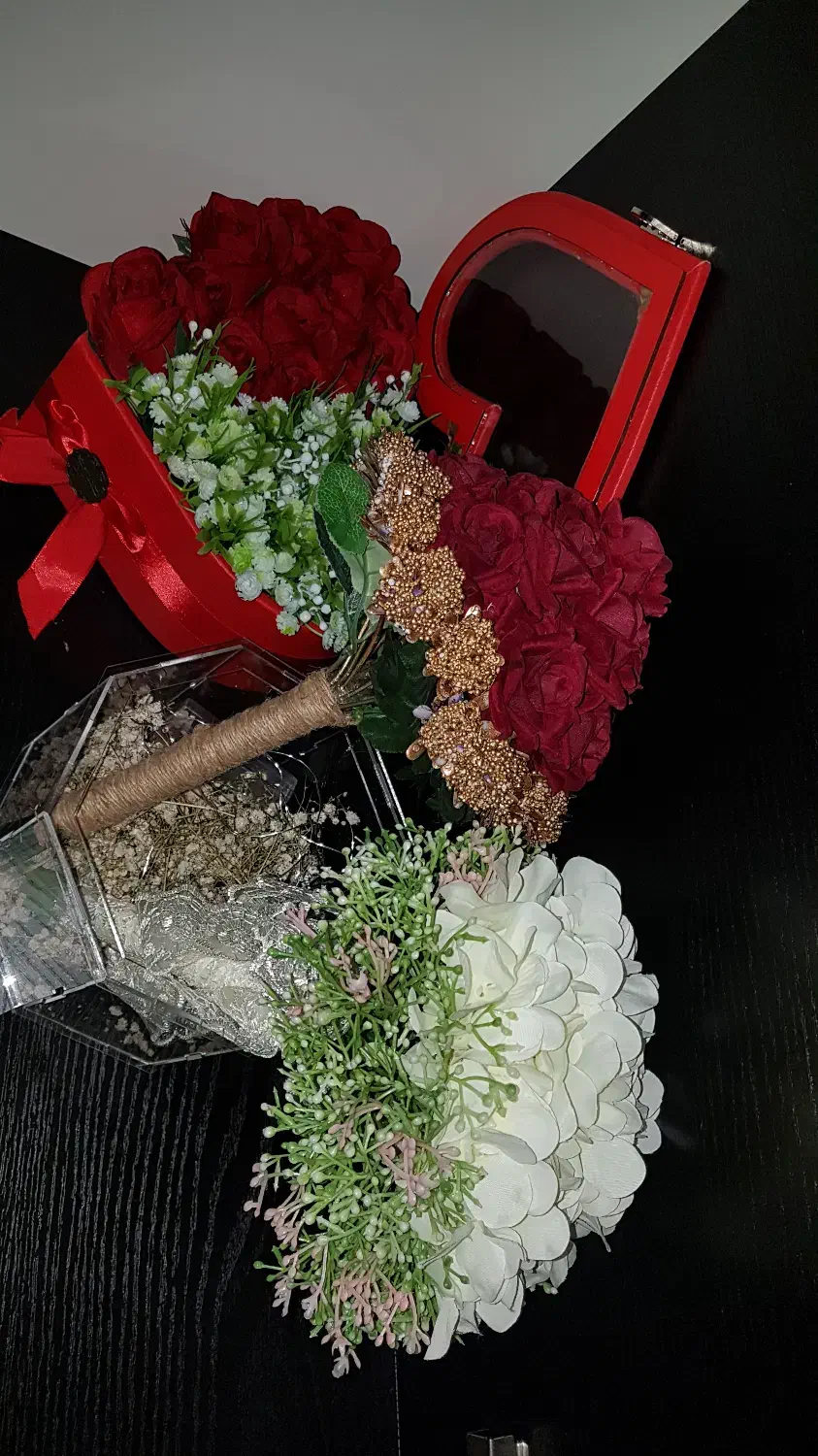 گل عروسی و هدیە|گل مصنوعی|نقده, |دیوار