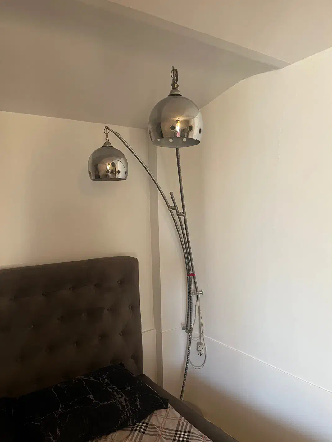 اباژور|چراغ خواب و آباژور|هشتگرد, هیو|دیوار